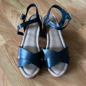 Mia g Wooden women’s Sandals size: 6